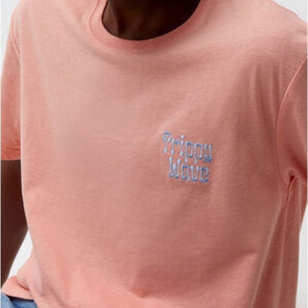 Pacsun PacCares trippy wave embroided t shirt in coral
Orange size Medium - Picture 3 of 7